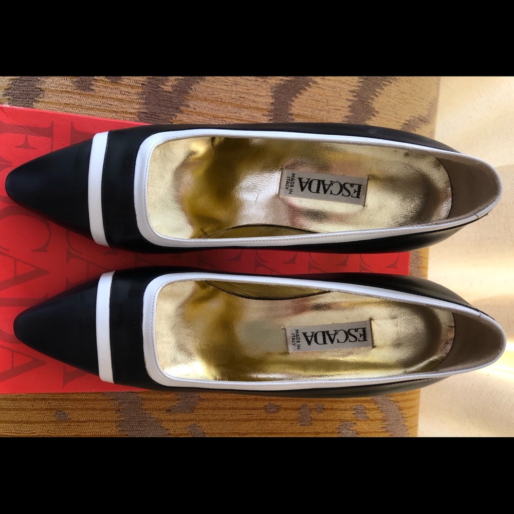 Escada Vintage Classic Navy/White Pumps